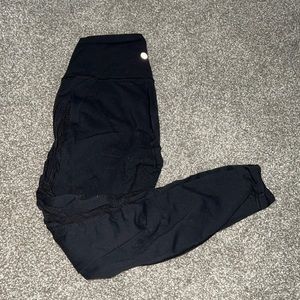Lululemon mesh crisscross side leggings
